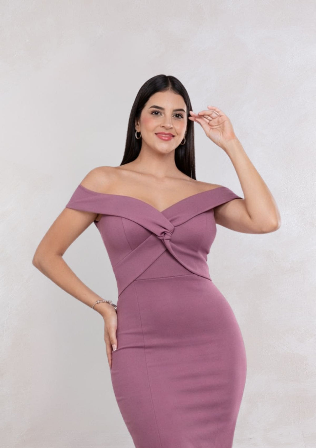 Vestido Luana - Silueta ceñida midi en tela stretch