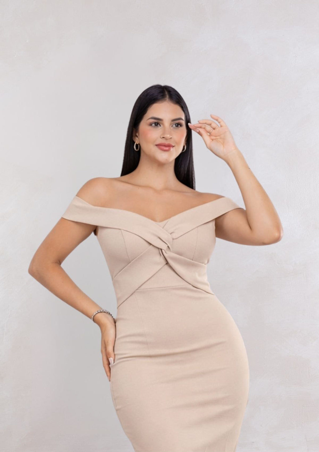Vestido Luana – Silueta ceñida midi en tela stretch